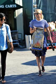 Dianna Agron feet photo thumbnail