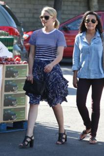 Dianna Agron feet photo thumbnail