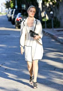 Dianna Agron feet photo thumbnail