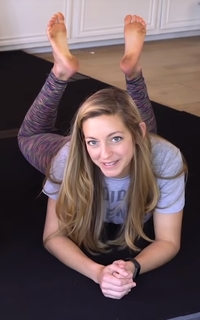 Dianna Cowern feet photo 17