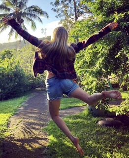 Dianna Cowern feet photo 16
