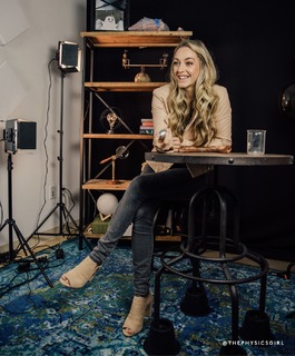 Dianna Cowern feet photo 9