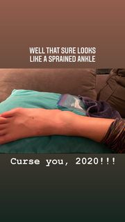 Dianna Cowern feet photo 15