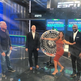 Dianna Russini feet photo thumbnail