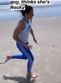 Dianna Russini feet photo thumbnail