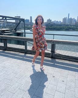 Dianna Russini feet photo thumbnail