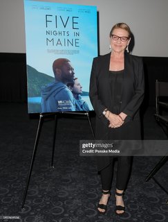 Dianne Wiest feet photo 1