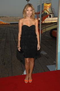 Dichen Lachman feet photo thumbnail
