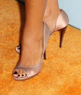 Dichen Lachman feet photo thumbnail