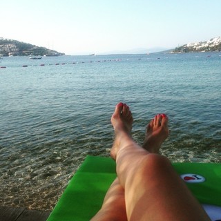 Didem Erol feet photo 2