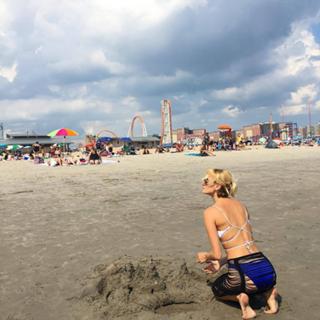 Didem Soydan feet photo thumbnail