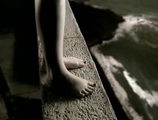 Dido feet photo 1