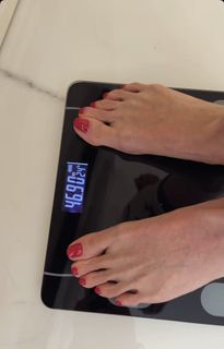 Dilan Polat feet photo 1