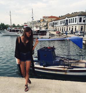 Dilan Çiçek Deniz feet photo thumbnail