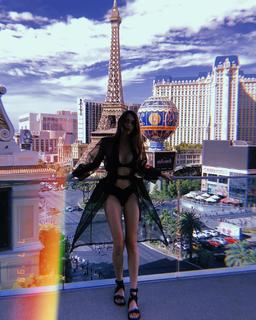 Dilan Çiçek Deniz feet photo thumbnail