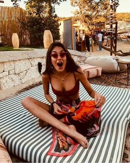 Dilan Çiçek Deniz feet photo thumbnail