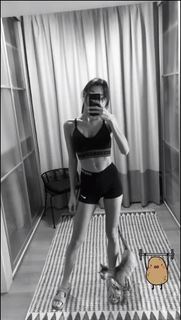 Dilan Çiçek Deniz feet photo thumbnail