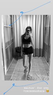 Dilan Çiçek Deniz feet photo thumbnail