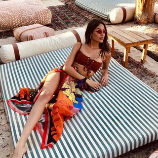 Dilan Çiçek Deniz feet photo thumbnail