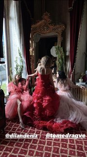 Dilan Çiçek Deniz feet photo thumbnail