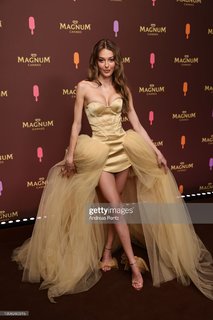 Dilan Çiçek Deniz feet photo thumbnail