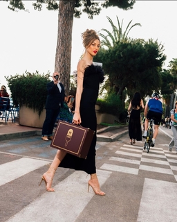 Dilan Çiçek Deniz feet photo thumbnail