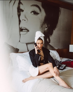 Dilan Çiçek Deniz feet photo thumbnail