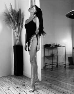 Dilan Çiçek Deniz feet photo thumbnail