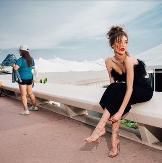 Dilan Çiçek Deniz feet photo thumbnail