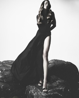 Dilan Çiçek Deniz feet photo thumbnail