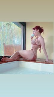 Dilek Kaya feet photo 3
