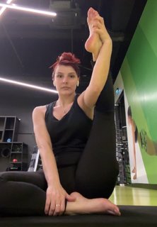 Dilek Kaya feet photo 1