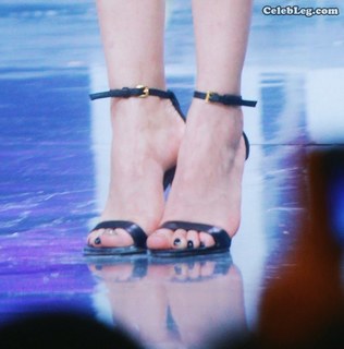Dilraba Dilmurat feet photo thumbnail