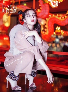Dilraba Dilmurat feet photo thumbnail