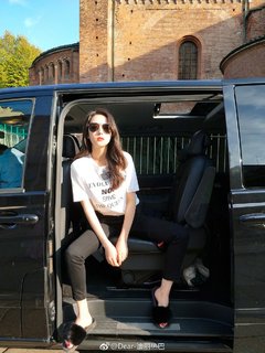 Dilraba Dilmurat feet photo thumbnail