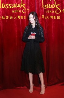 Dilraba Dilmurat feet photo thumbnail
