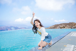 Dilraba Dilmurat feet photo thumbnail