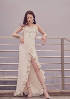 Dilraba Dilmurat feet photo thumbnail