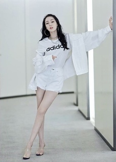 Dilraba Dilmurat feet photo thumbnail