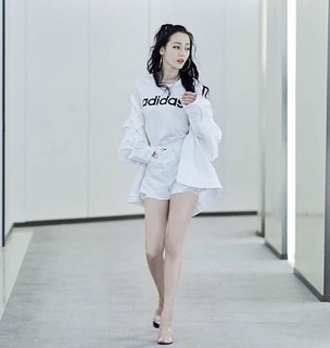 Dilraba Dilmurat feet photo thumbnail