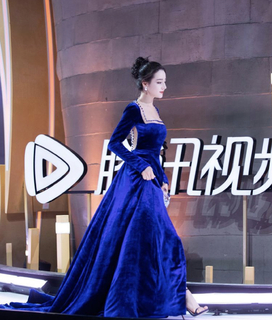 Dilraba Dilmurat feet photo thumbnail