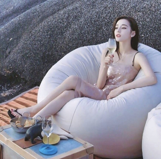 Dilraba Dilmurat feet photo thumbnail