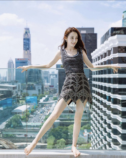 Dilraba Dilmurat feet photo thumbnail