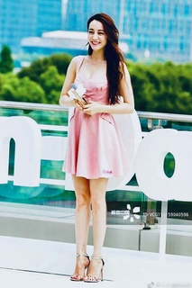 Dilraba Dilmurat feet photo thumbnail