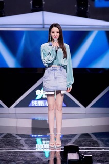 Dilraba Dilmurat feet photo thumbnail