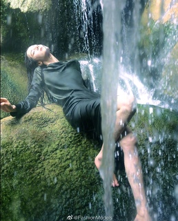 Dilraba Dilmurat feet photo thumbnail