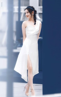 Dilraba Dilmurat feet photo thumbnail