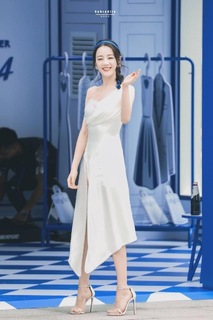 Dilraba Dilmurat feet photo thumbnail