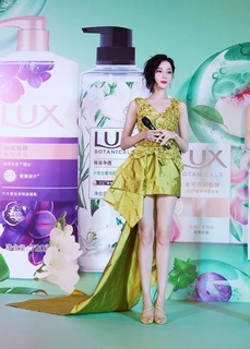 Dilraba Dilmurat feet photo thumbnail