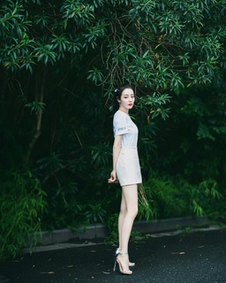 Dilraba Dilmurat feet photo thumbnail